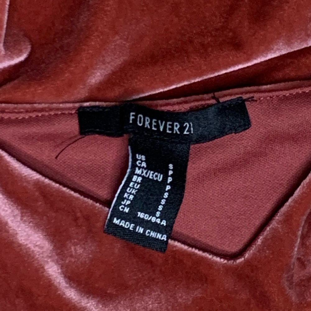 Velvet peplum crop top - Picture 2 of 2